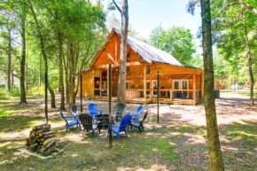 Pet-Friendly Broken Bow Cabin with Private Hot Tub!